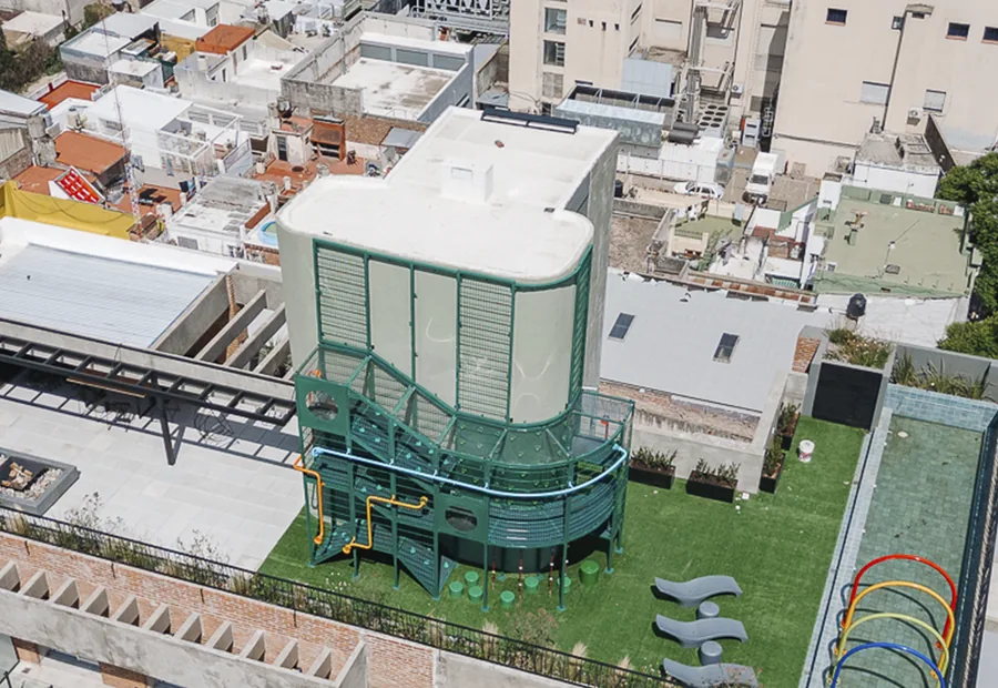 Torres espaciales y diseño temático